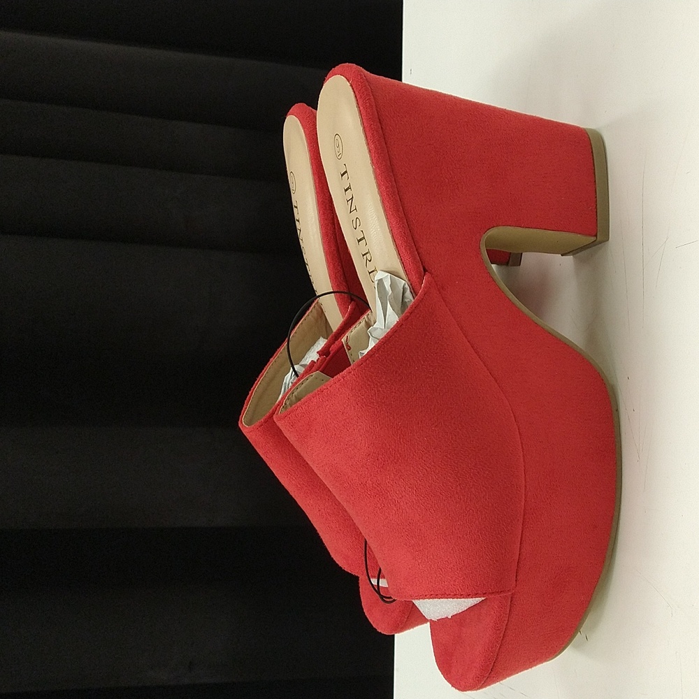 Sandals - Picture 2 of 5